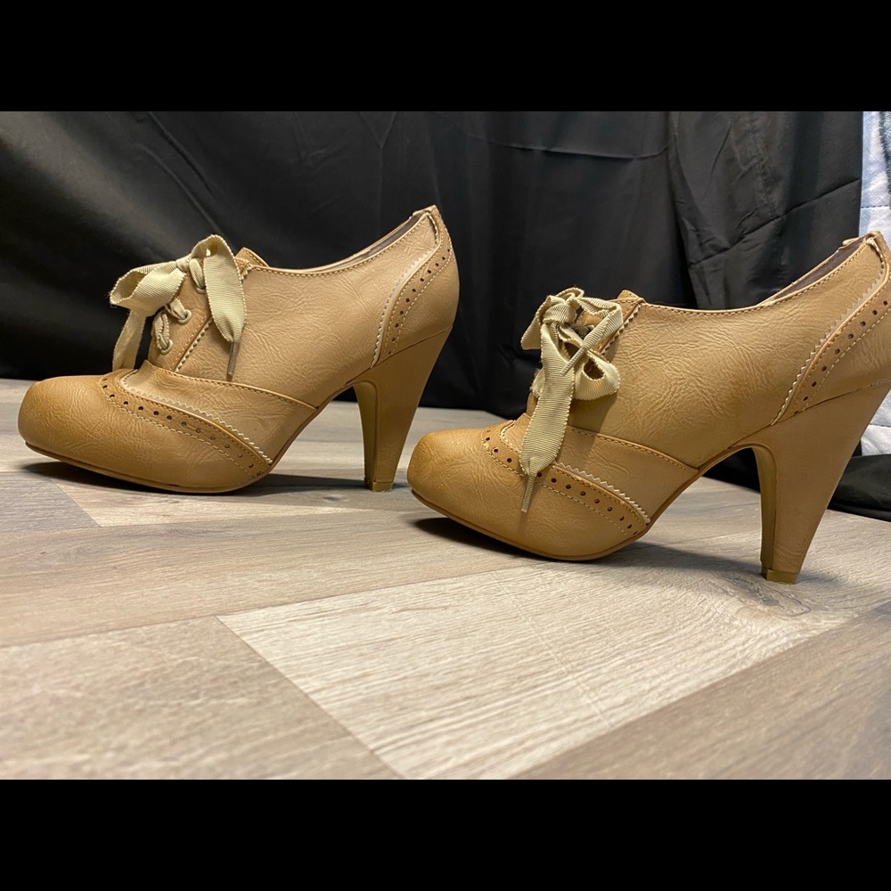 Wingtip Booties - Picture 4 of 9
